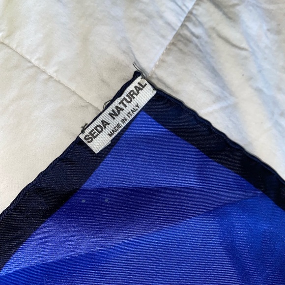 Elio berhanyer silk wrap - Picture 5 of 5